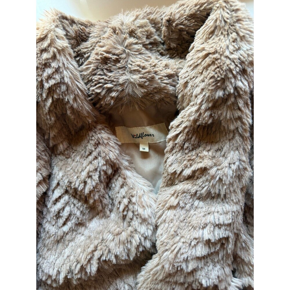 Women's  Wildflower Faux Fur Shawl Collar Sleeveless Vest Carmel Boho Medium - Picture 6 of 8